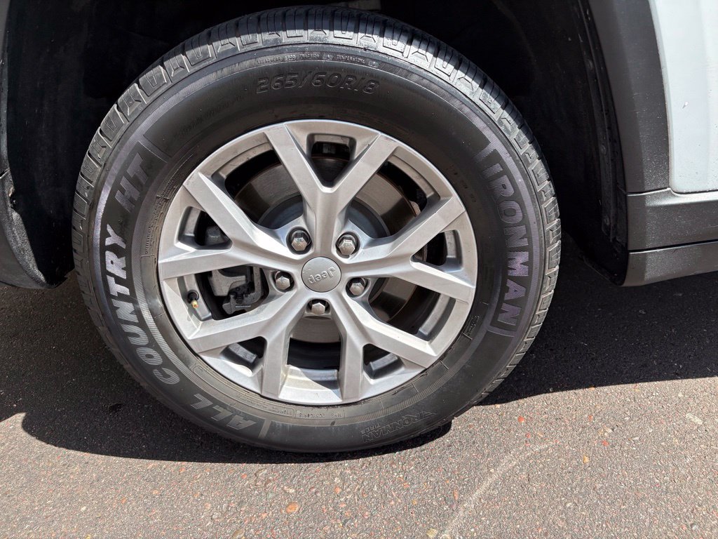 Used 2021 Jeep Grand Cherokee L Limited AWD/4WD image 5