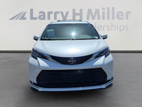 Used 2022 Toyota Sienna XLE FWD image 8