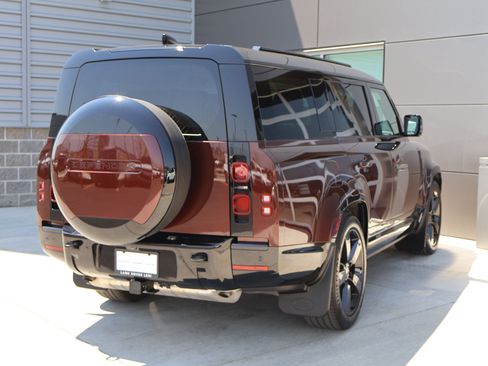 Used 2025 Land Rover Defender 130 X-Dynamic SE AWD/4WD image 7