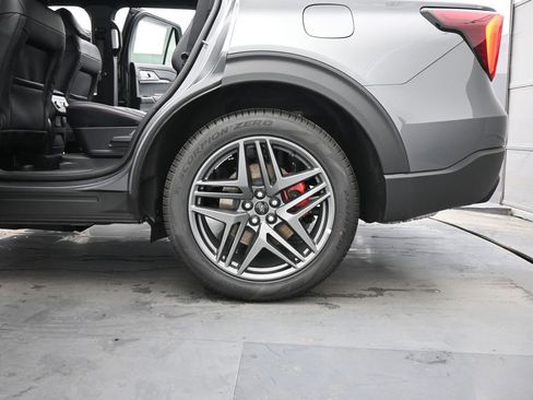 New 2026 Ford Explorer ST-Line w/ ST-Line Street Pack image 24