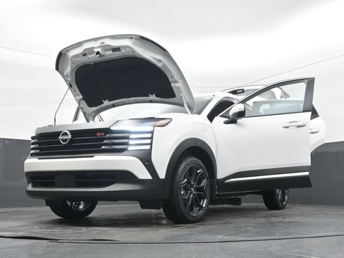 Certified 2025 Nissan Kicks SR FWD image 39