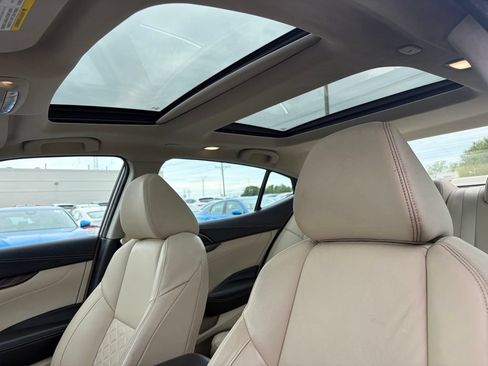 Used 2018 Nissan Maxima Platinum FWD image 12