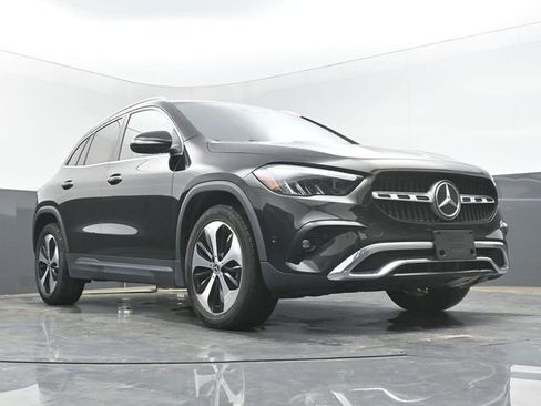 Used 2025 Mercedes-Benz GLA 250 4MATIC image 1