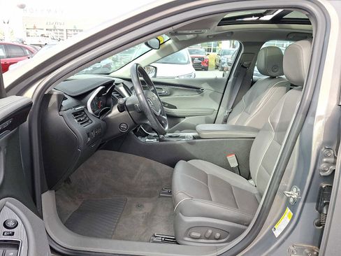 Used 2018 Chevrolet Impala Premier w/ Premier Confidence Package image 13