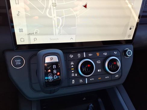 New 2026 Land Rover Defender 110 X-Dynamic SE image 13