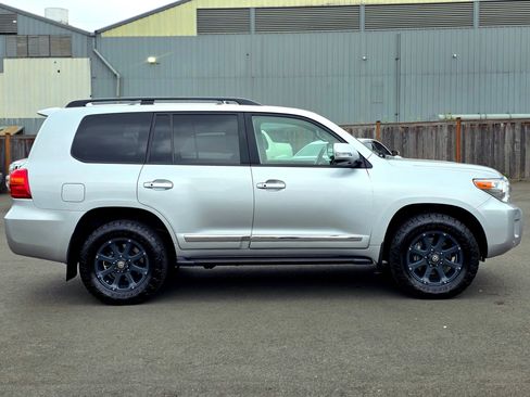 Used 2013 Toyota Land Cruiser AWD/4WD image 8