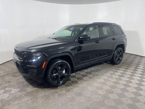 Certified 2023 Jeep Grand Cherokee Limited w/ Luxury Tech Group II image 4