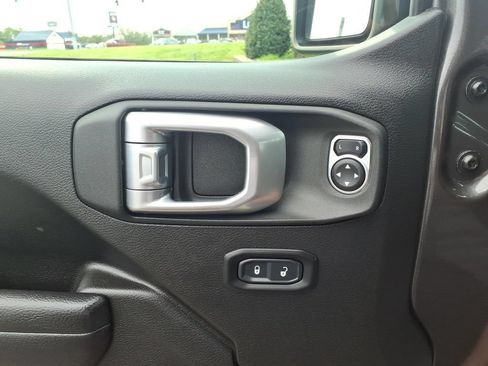 Used 2023 Jeep Wrangler Unlimited w/ Dual Top Group AWD/4WD image 18
