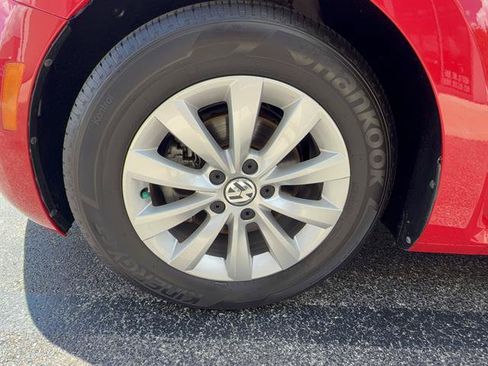Used 2018 Volkswagen Beetle 2.0T S FWD image 23