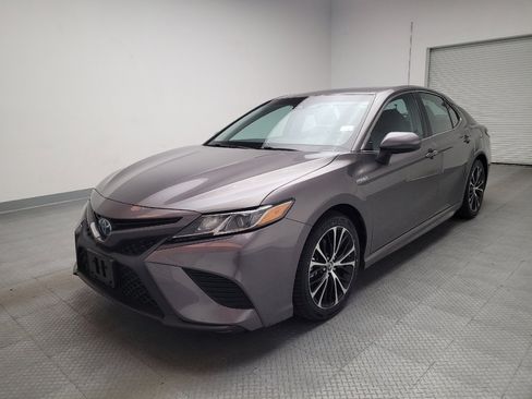 Used 2018 Toyota Camry SE image 2