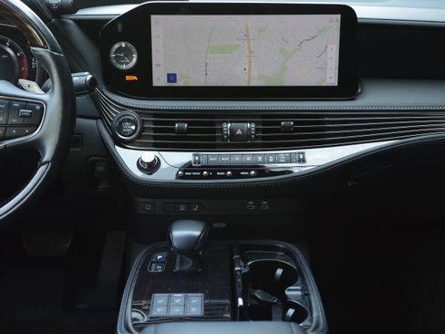 Used 2023 Lexus LS 500 w/ Interior Upgrade Package RWD image 19