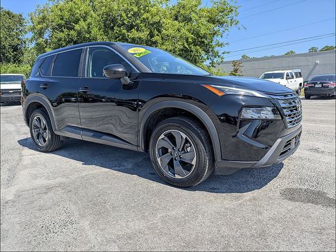Used 2025 Nissan Rogue SV FWD image 2