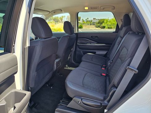 Used 2024 Nissan Pathfinder SV FWD image 18
