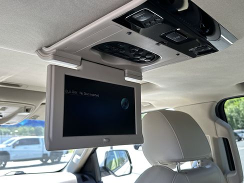 Used 2016 Cadillac Escalade ESV Luxury RWD image 17