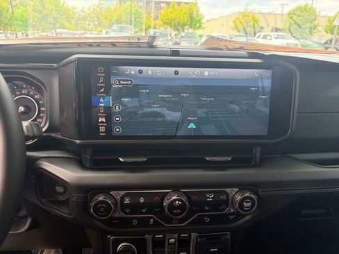 Used 2025 Jeep Wrangler Unlimited Rubicon image 21