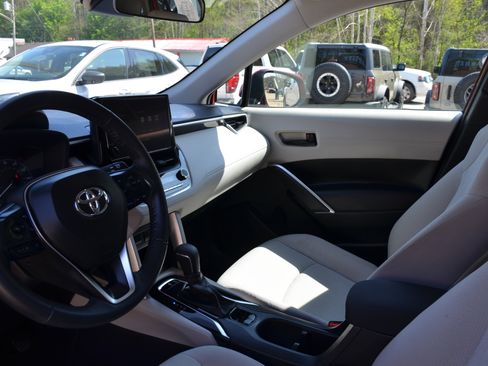 Used 2024 Toyota Corolla Cross LE image 17