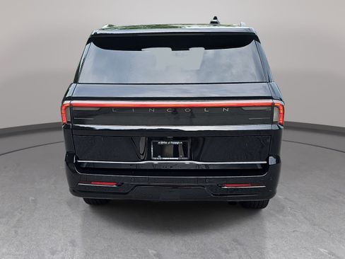 Used 2025 Lincoln Navigator Reserve w/ Jet Appearance Package AWD/4WD image 6
