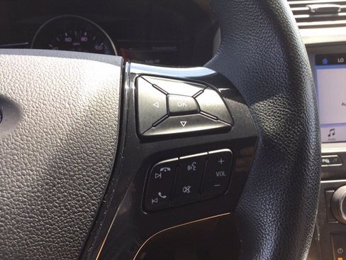 Used 2017 Ford Explorer XLT w/ Equipment Group 202A AWD/4WD image 34