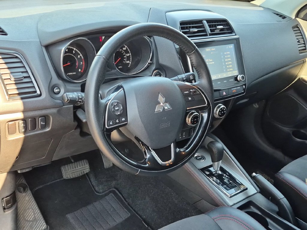 Used 2025 Mitsubishi Outlander Sport SE AWD/4WD image 15