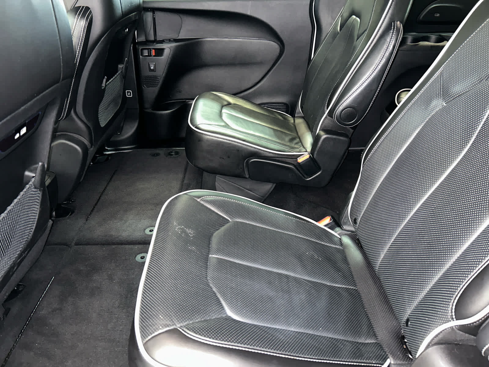 Used 2025 Chrysler Pacifica Limited FWD image 10