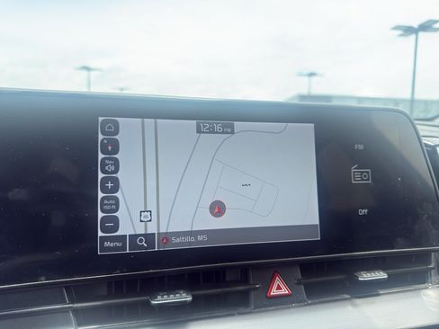 Used 2024 Kia Sportage EX FWD image 18