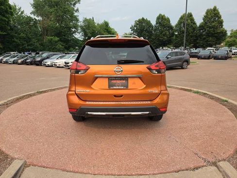 Used 2017 Nissan Rogue SV w/ SV Premium Package AWD/4WD image 4