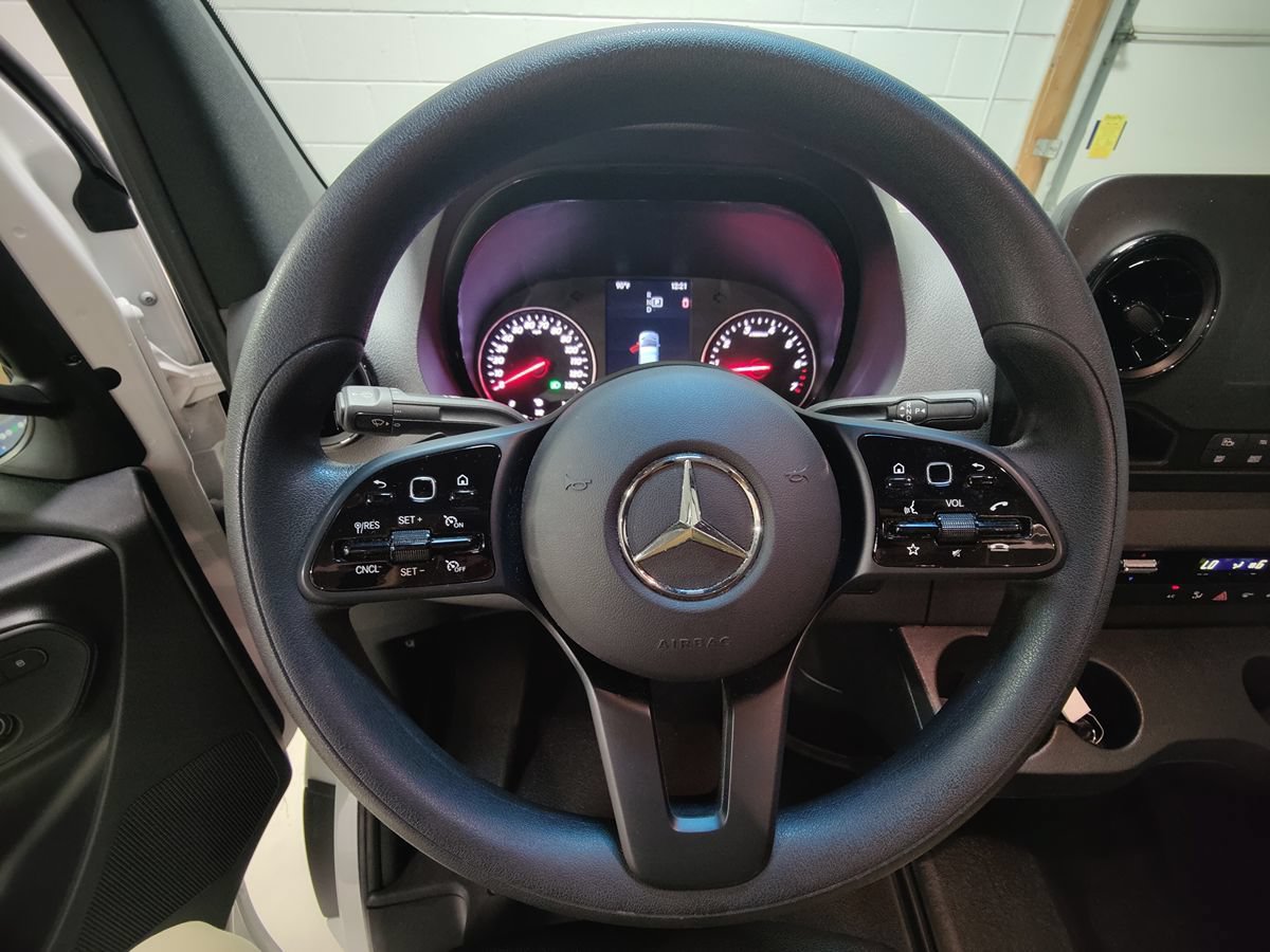 Used 2023 Mercedes-Benz Sprinter 2500 image 30