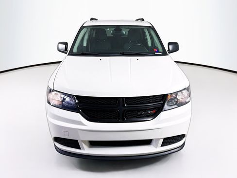Used 2020 Dodge Journey SE w/ SE Popular Equipment Group image 3
