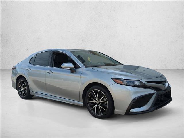 Used 2023 Toyota Camry SE FWD image 3