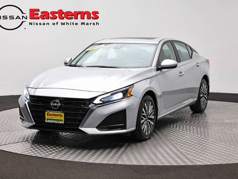 Used 2023 Nissan Altima 2.5 SV w/ SV Premium Package AWD/4WD image 1
