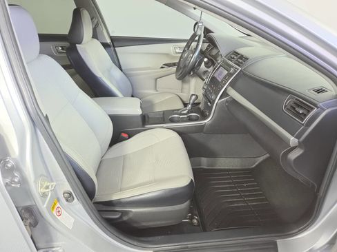 Used 2016 Toyota Camry SE w/ Moonroof Package FWD image 30