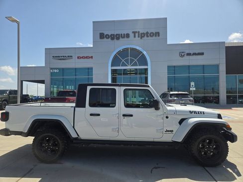 Used 2023 Jeep Gladiator Sport AWD/4WD image 2