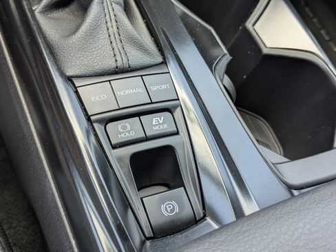 Used 2025 Toyota Camry SE FWD image 18