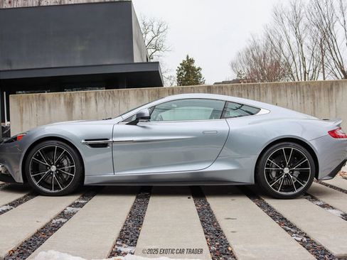 Used 2014 Aston Martin Vanquish Coupe image 3