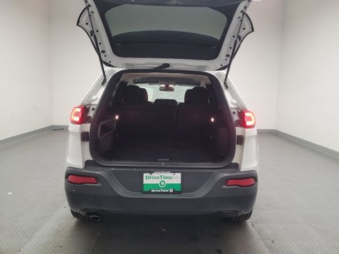 Used 2018 Jeep Cherokee Latitude w/ Altitude Package image 29