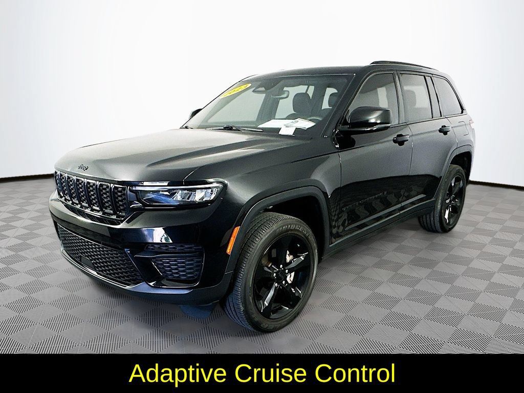 Used 2023 Jeep Grand Cherokee Altitude AWD/4WD image 5