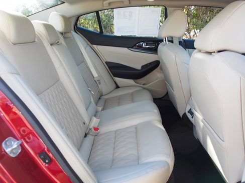 Used 2023 Nissan Maxima Platinum w/ Sport Mat Group image 13