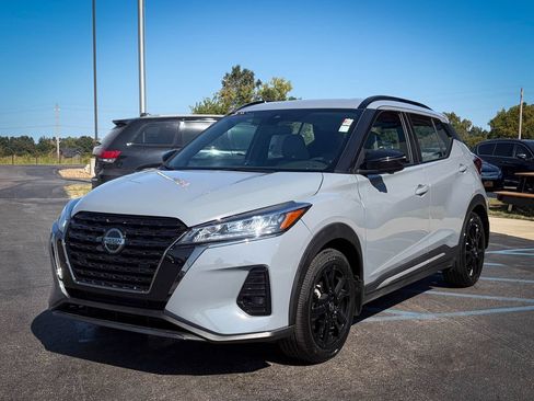 Used 2021 Nissan Kicks SR w/ SR Premium Package FWD image 16