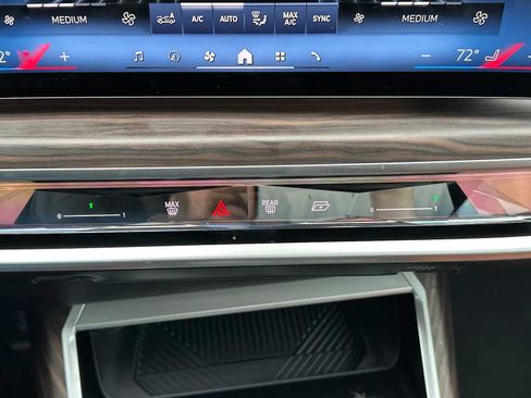 Used 2023 BMW 760i xDrive image 30