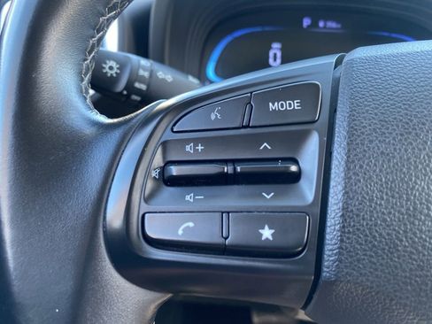 Used 2024 Hyundai Venue SEL image 16