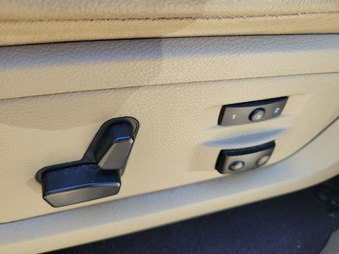 Used 2012 RAM 1500 Laramie RWD image 19