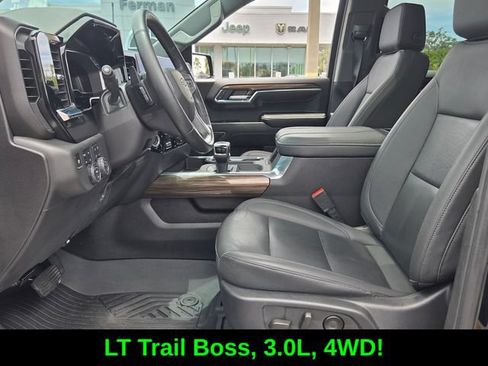 Used 2024 Chevrolet Silverado 1500 LT Trail Boss w/ LT Trail Boss Premium Package AWD/4WD image 11
