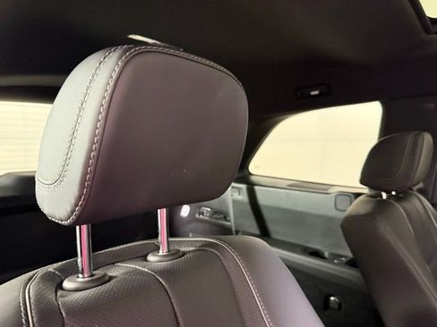 Used 2025 Mercedes-Benz GLS 580 4MATIC image 27