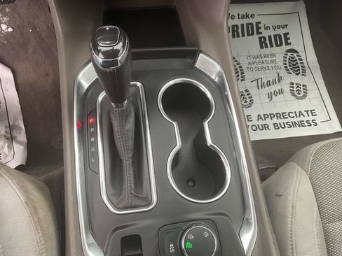 Used 2020 Chevrolet Traverse LT image 14