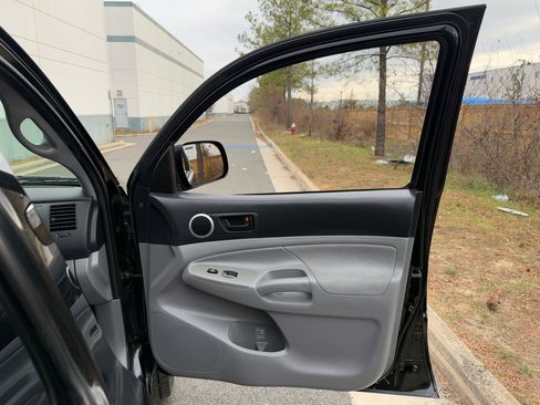 Used 2010 Toyota Tacoma 4x4 Double Cab image 22