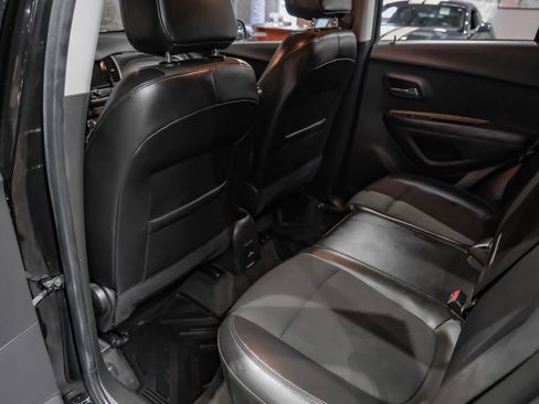 Used 2022 Chevrolet Trax LT w/ LT Convenience Package image 30