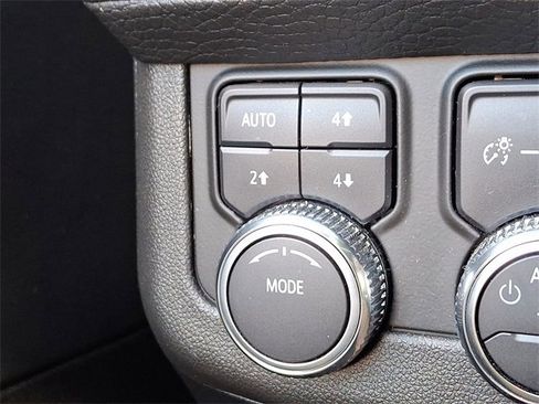 Used 2022 GMC Yukon XL Denali image 30