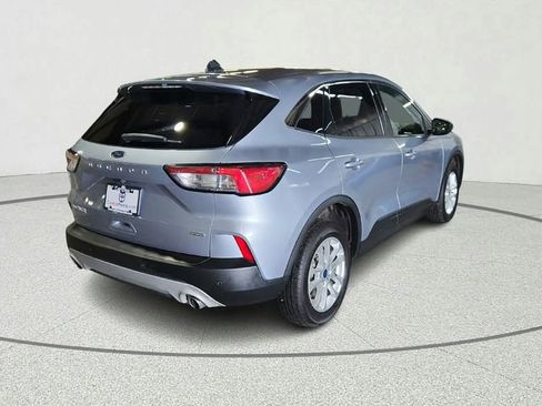 Used 2022 Ford Escape SE w/ Cold Weather Package FWD image 2