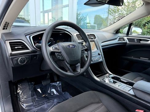 Used 2019 Ford Fusion SE FWD image 14