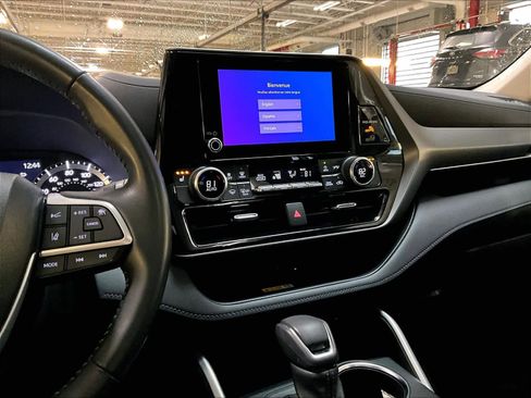 Used 2023 Toyota Highlander XLE image 19